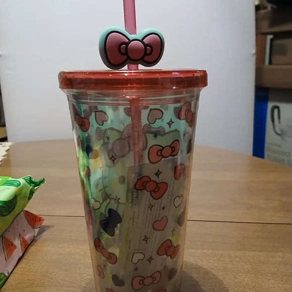 Hello Kitty Tumbler with Straw - Picture 2 of 2